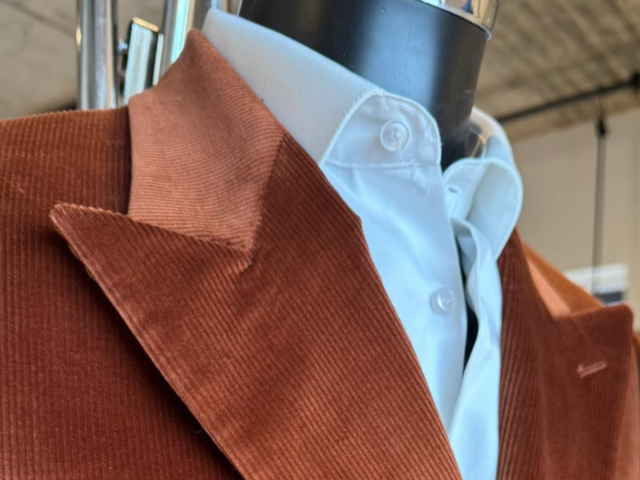 Er weiß ganz genau, dass er umwerfend aussieht