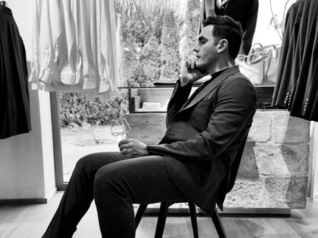 Ein Mann, der Glücksgefühle auslöst.